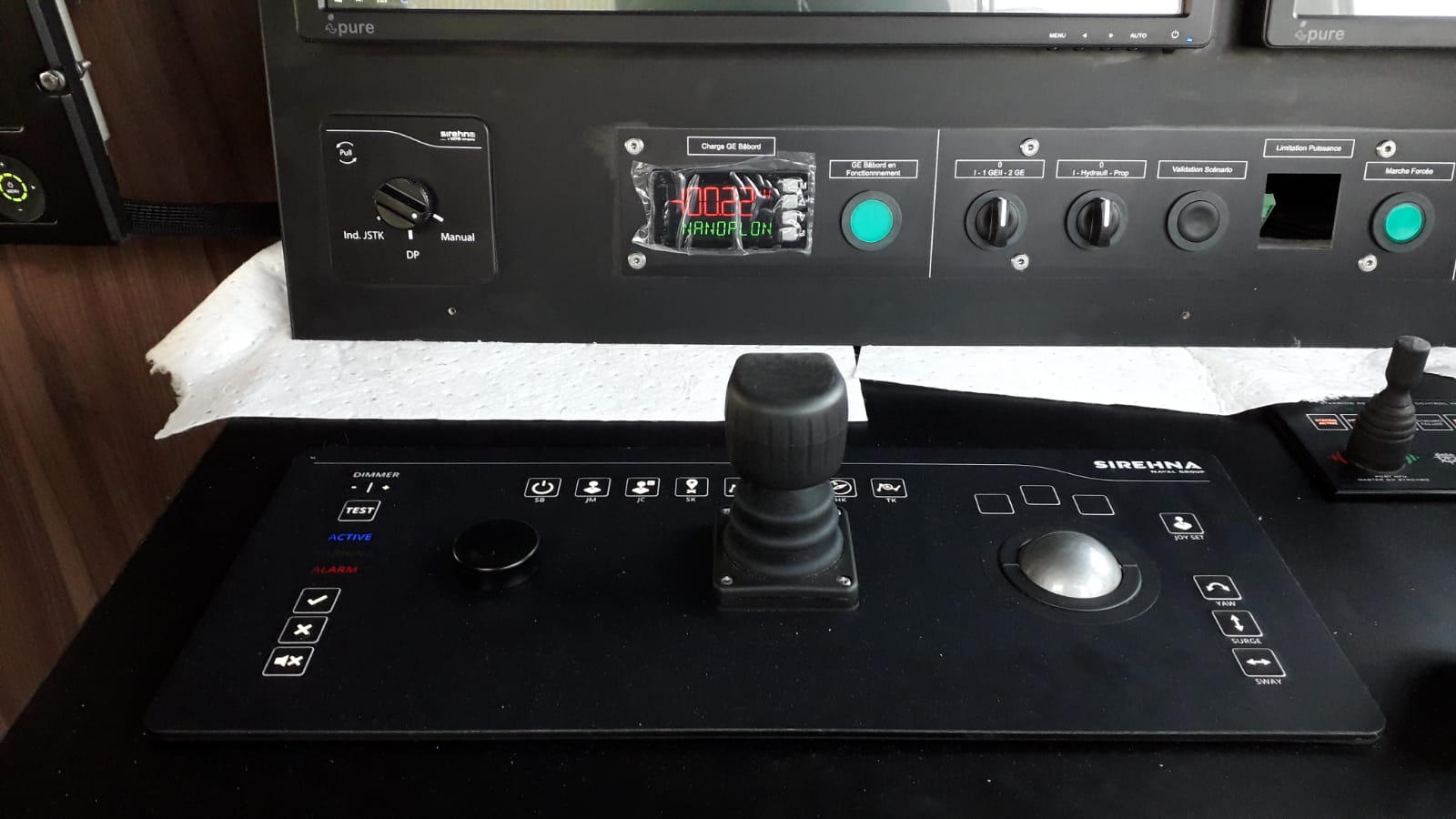 Sirehna DP1 joystick and console